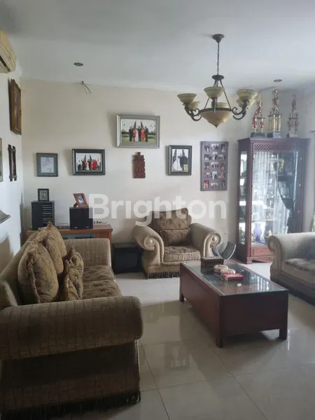 image RUMAH MEWAH 2 LANTAI, LT 252M² DI KEMANG PRATAMA 2 (2)