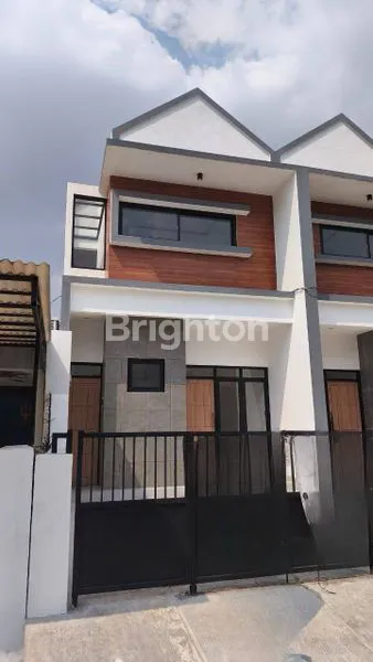 image RUMAH STRATEGIS DI TRENGGILIS, DEKAT UBAYA (1)