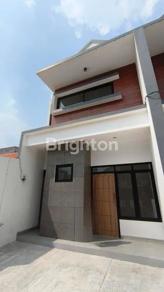 image RUMAH STRATEGIS DI TRENGGILIS, DEKAT UBAYA (2)