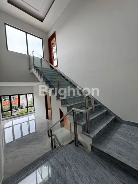 image RUMAH BARU BANGUNAN MANDIRI HOEK 3 LANTAI DI GREENWICHPARK BSD CITY DI LENGKAPI CLUB HOUSE DI DALAM KAWASAN, BSD CITY (1)