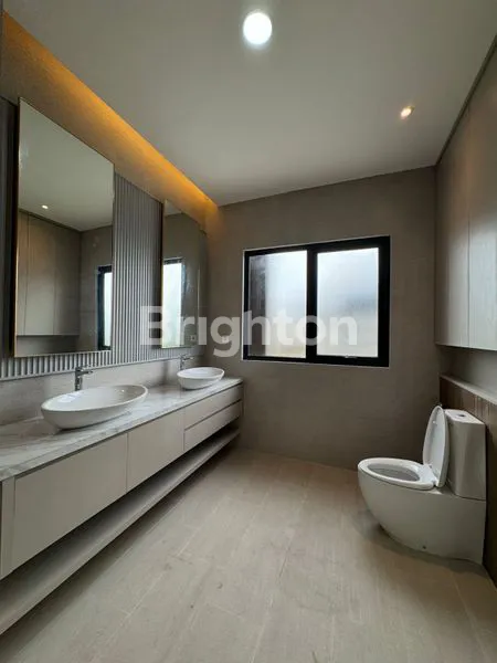 image RUMAH BARU BANGUNAN MANDIRI HOEK 3 LANTAI DI GREENWICHPARK BSD CITY DI LENGKAPI CLUB HOUSE DI DALAM KAWASAN, BSD CITY (3)