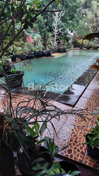 image RUMAH MEWAH 2 LANTAI HOEK DI CIBUBUR, JAKARTA TIMUR - 7+2 KAMAR, LUAS & STRATEGIS! (3)