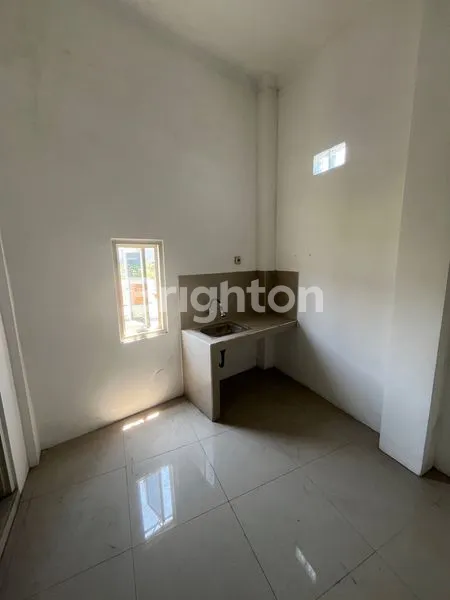 image RUKO 2 LANTAI SIAP HUNI DI RAYA MERR, LANTAI 1 LOOSS, LOKASI STRATEGIS, BEBAS BANJIR, 5 MENIT KE PURIMAS, TOL TAMBAK SUMUR & TOL JUANDA (NON FURNISHED) (8)