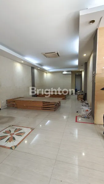 image RUKO GANDENG 5 LANTAI DI KEBON JERUK JAKARTA BARAT LT210 LEBAR 13M LB890 ADA LIFT BARANG  (1)