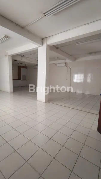 image RUKO GANDENG 5 LANTAI DI KEBON JERUK JAKARTA BARAT LT210 LEBAR 13M LB890 ADA LIFT BARANG  (3)