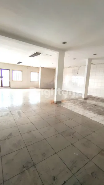 image RUKO GANDENG 5 LANTAI DI KEBON JERUK JAKARTA BARAT LT210 LEBAR 13M LB890 ADA LIFT BARANG  (6)