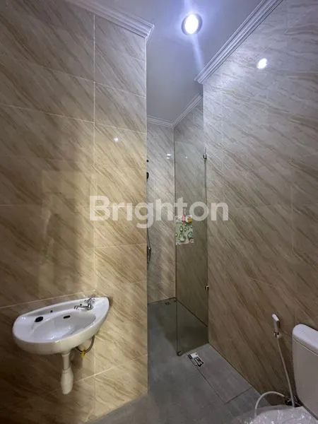 image DIJUAL RUMAH 2 LANTAI BARU GRESS – READY UNIT!  (3)