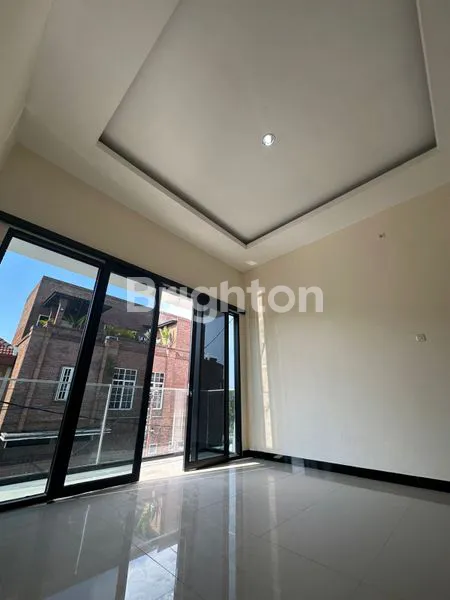 image DIJUAL RUMAH 2 LANTAI BARU GRESS – READY UNIT!  (4)