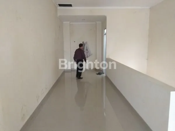 image RUKO 2 LANTAI DI KARTASURA, SIAP PAKAI, DEPAN JALAN RAYA A. YANI PERSIS  (5)