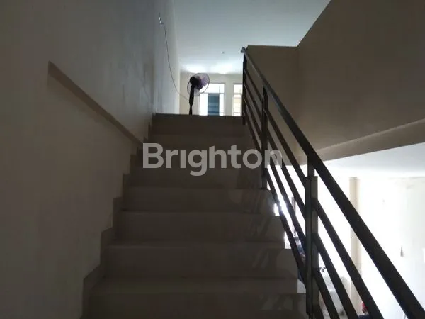 image RUKO 2 LANTAI DI KARTASURA, SIAP PAKAI, DEPAN JALAN RAYA A. YANI PERSIS  (3)