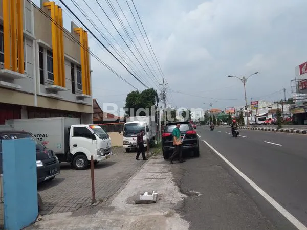 image RUKO 2 LANTAI DI KARTASURA, SIAP PAKAI, DEPAN JALAN RAYA A. YANI PERSIS  (8)