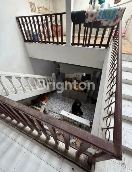 image HUNIAN NYAMAN & TERAWAT 2 LANTAI DI PERUM RUNGKUT HARAPAN (7)