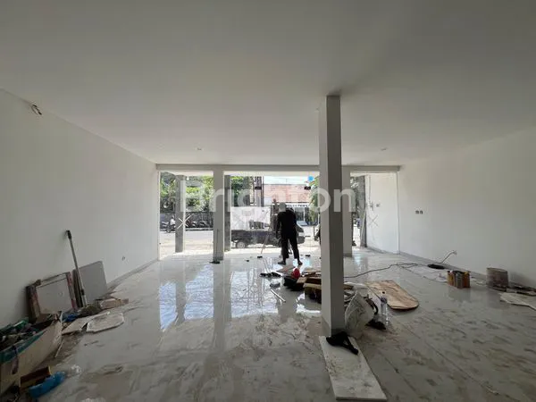 image DISEWAKAN RUKO BARU MURAH DI JALAN RAYA KEROBOKAN KUTA UTARA SUNSET ROAD BADUNG BALI (4)