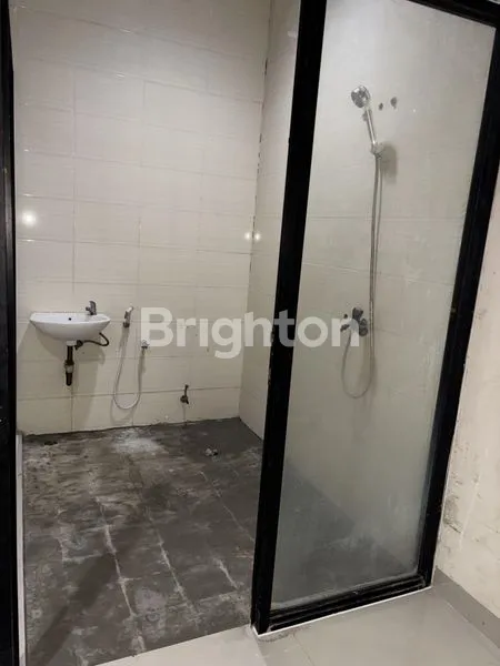 image STRATEGIS!! RUMAH 3 LANTAI TANJUNG DUREN COCOK BUAT HUNIAN KELUARGA MILENIAL / GEN Z ! (7)