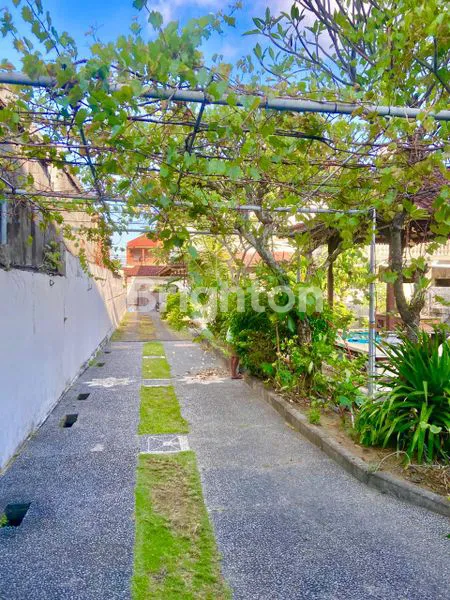 image DIJUAL TANAH ISI BANGUNAN VILLA CANTIK KEROBOKAN DENPASAR BALI (5)