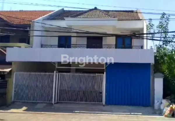 image DIJUAL RUMAH RUNGKUT PERMAI HADAP JALAN RAYA BESAR POSISI STRATEGIS DI RUNGKUT PERMAI SURABAYA (1)