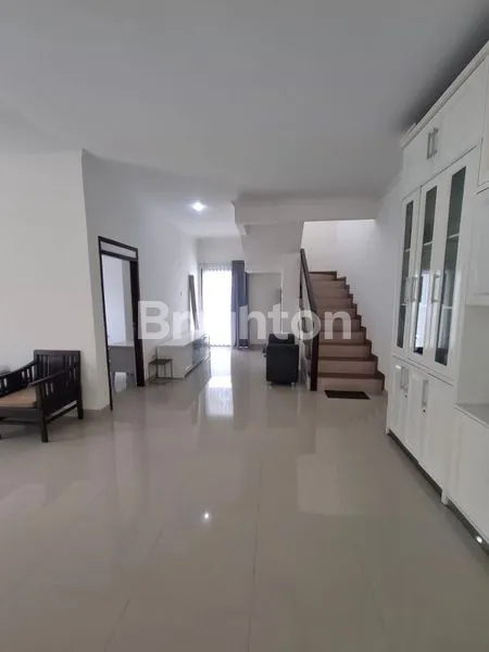 image RUMAH MEWAH FULL FURNISHED DI GRAND MELATI, LT 151M² (2)