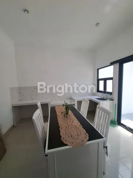 image RUMAH MEWAH FULL FURNISHED DI GRAND MELATI, LT 151M² (3)