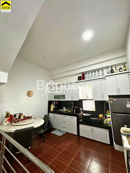 image RUMAH 2.5 LANTAI FULL FURNISHED, SHM, DI JLN KARYA DAME (4)