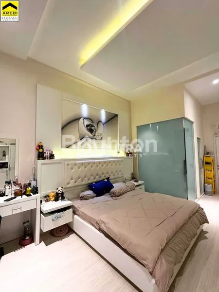 image RUMAH 2.5 LANTAI FULL FURNISHED, SHM, DI JLN KARYA DAME (1)