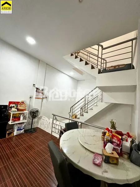 image RUMAH 2.5 LANTAI FULL FURNISHED, SHM, DI JLN KARYA DAME (5)