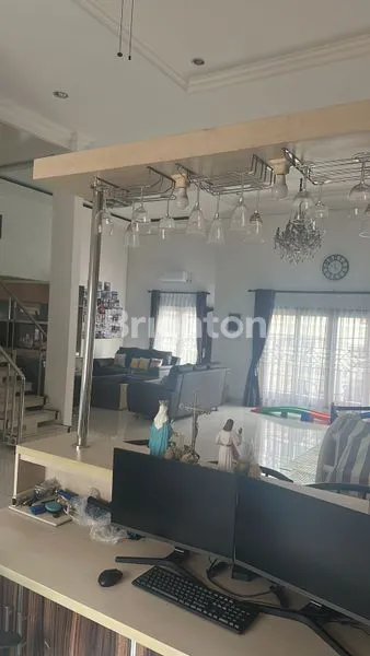 image RUMAH STRATEGIS DI PADEMANGAN, 4 LANTAI, SEMI FURNISH (8)