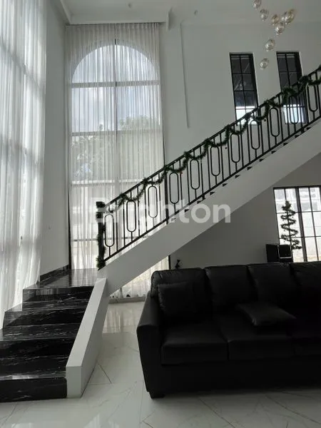 image RUMAH MEWAH DI PERUMAHAN ELIT KELAPA GADING (5)