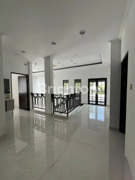image RUMAH MEWAH DI PERUMAHAN ELIT KELAPA GADING (4)
