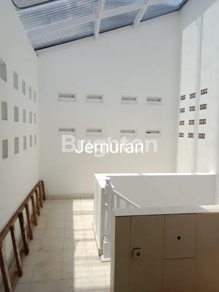 image HUNIAN NYAMAN & TERAWAT LOKASI TENANG, TENGAH KOTA, RUMAH MODEL VICTORIA DI SIDOSERMO PDK SURABAYA (8)