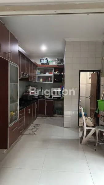 image RUMAH STRATEGIS DI PADEMANGAN, 4 LANTAI, SEMI FURNISH (4)