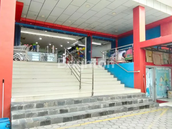 image RUANG USAHA TOSERBA STARTEGI DI MASARAN SRAGEN... (5)