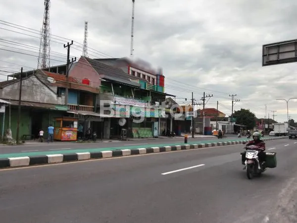 image RUANG USAHA TOSERBA STARTEGI DI MASARAN SRAGEN... (2)