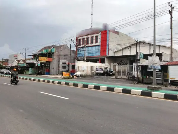 image RUANG USAHA TOSERBA STARTEGI DI MASARAN SRAGEN... (3)