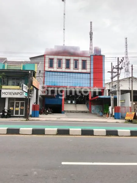 image RUANG USAHA TOSERBA STARTEGI DI MASARAN SRAGEN... (1)