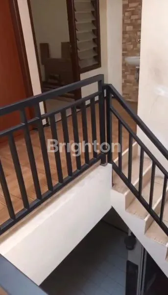 image RUMAH 3 LANTAI DEKAT RS LAVALETTE KOTA MALANG (1)