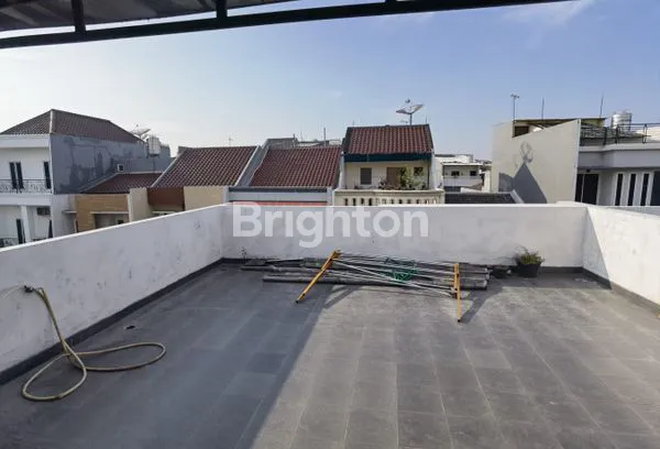 image RUMAH 3 LANTAI SIAP HUNI DAERAH SUNTER BISMA, SUNTER-JAKARTA UTARA (8)