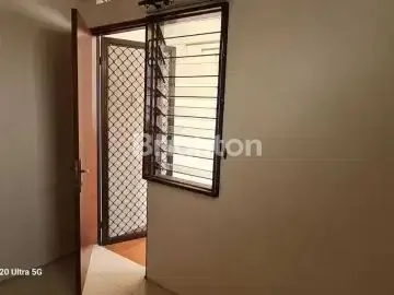 image RUMAH 2 LANTAI SIAP HUNI DI PURI SURYA JAYA (8)