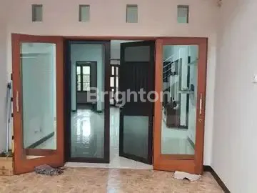 image RUMAH 2 LANTAI SIAP HUNI DI PURI SURYA JAYA (1)