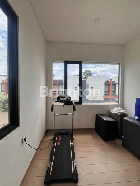 image RUMAH FURNISHED 2 LANTAI FAVORURY HOUSE BSD – DEKAT TAMAN TEKNO (4)