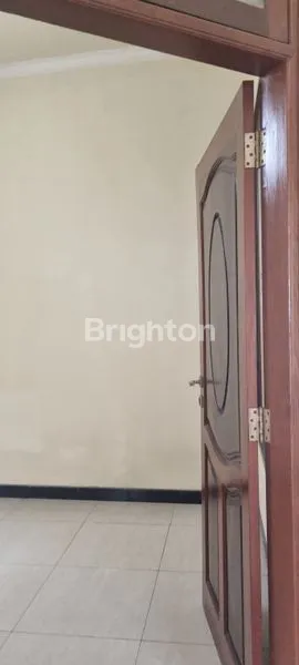 image DISEWAKAN RUMAH SIAP HUNI DI LOKASI ELITE SURABAYA BARAT (8)