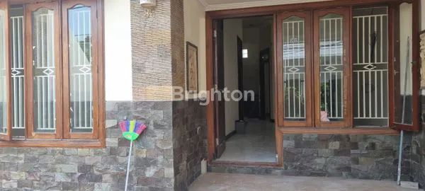 image DISEWAKAN RUMAH SIAP HUNI DI LOKASI ELITE SURABAYA BARAT (2)