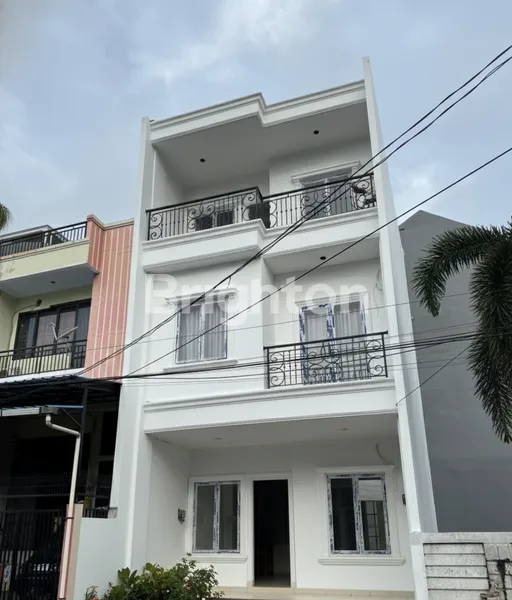 image RUMAH 3 LT BARU DURI KEPA DKT TANJUNG DUREN ROW 2 MOBIL JAKARTA BARAT (1)