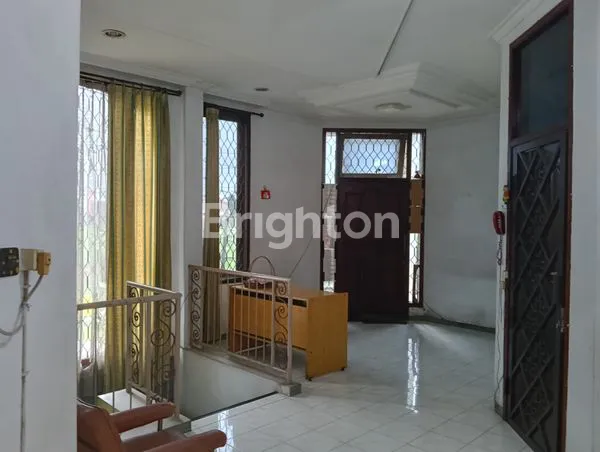 image RUMAH HOOK TERAWAT LOKASI STRATEGIS, BISA UTK USAHA, NGINDEN INTAN SELATAN (6)