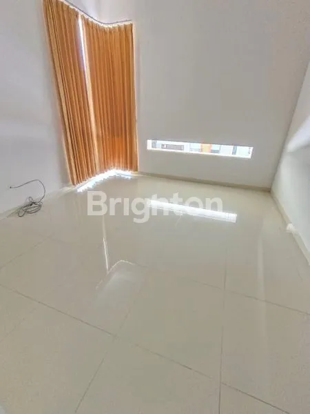 image RUMAH 2 LANTAI MINIMALIS SAN DIEGO - PAKUWON CITY, SURABAYA TIMUR. SEMI FURNISHED & SIAP HUNI. DEKAT PAKUWON CITY MALL, SHANGHAI PARK, KAMPUS WIDYA MANDALA - ITS, GLORIA - CITA HATI - XIN ZHONG SCHOOL, RAYA KERTAJAYA INDAH - MERR DHARMAHUSADA INDAH, DLL. (4)