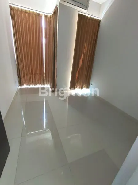 image RUMAH 2 LANTAI MINIMALIS SAN DIEGO - PAKUWON CITY, SURABAYA TIMUR. SEMI FURNISHED & SIAP HUNI. DEKAT PAKUWON CITY MALL, SHANGHAI PARK, KAMPUS WIDYA MANDALA - ITS, GLORIA - CITA HATI - XIN ZHONG SCHOOL, RAYA KERTAJAYA INDAH - MERR DHARMAHUSADA INDAH, DLL. (5)