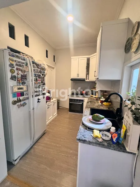 image 2 RUMAH CANTIK DAN 1 RUKO DALAM 1 LAHAN DI AREA KELAPA DUA KEBON JERUK (3)