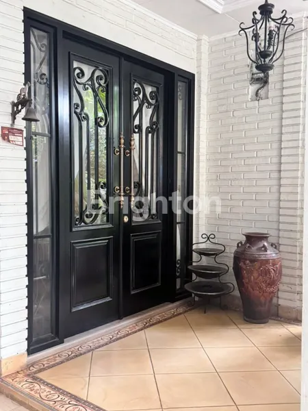 image 2 RUMAH CANTIK DAN 1 RUKO DALAM 1 LAHAN DI AREA KELAPA DUA KEBON JERUK (5)