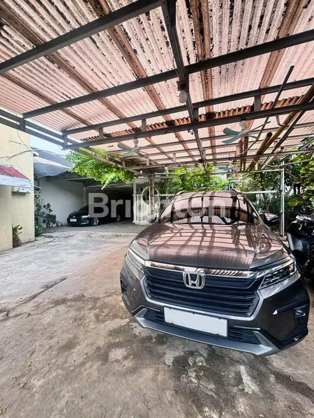 image 2 RUMAH CANTIK DAN 1 RUKO DALAM 1 LAHAN DI AREA KELAPA DUA KEBON JERUK (7)