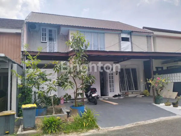 image RUMAH 2 LANTAI NYAMAN DI PERUMAHAN ELITE BALIKPAPAN (1)