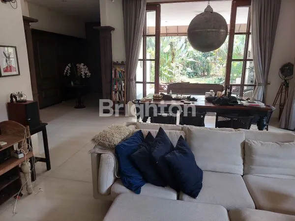 image HUNIAN EKSKLUSIF 6 KT DI THE CASTILLA SERPONG (4)